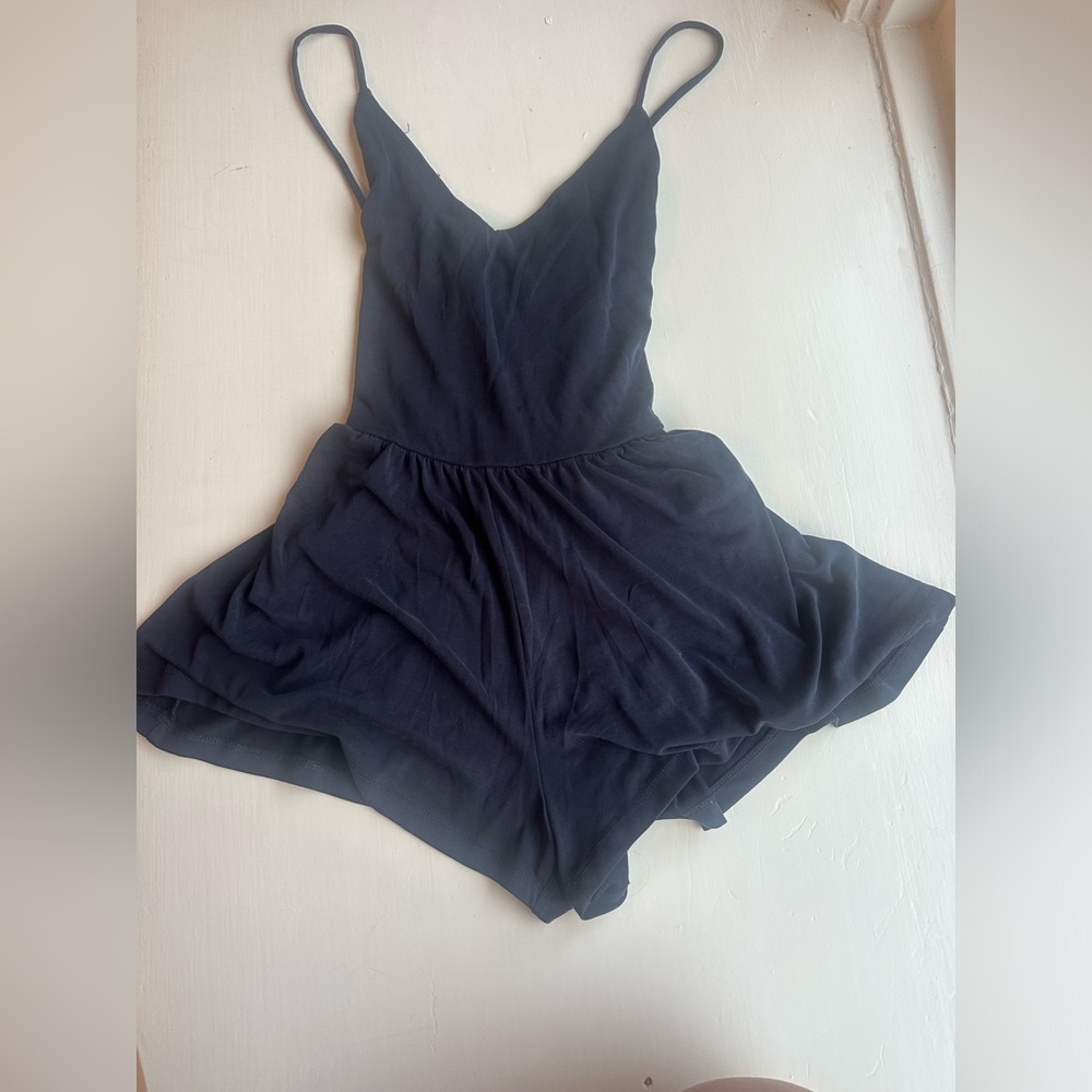 FOREVER 21 NAVY BLUE SIZE SMALL ROMPER